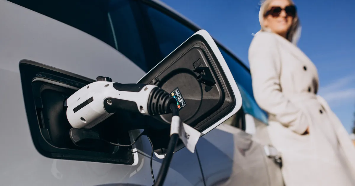 Poistenie elektromobilu: Drahšie alebo výhodnejšie ako poistenie auta so spaľovacím motorom?